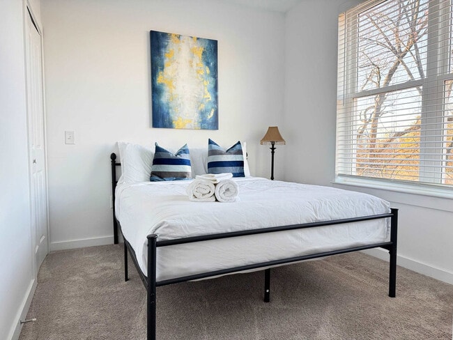 Building Photo - 542 Boulevard NE