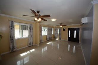 Building Photo - 1517 Palolo Ave