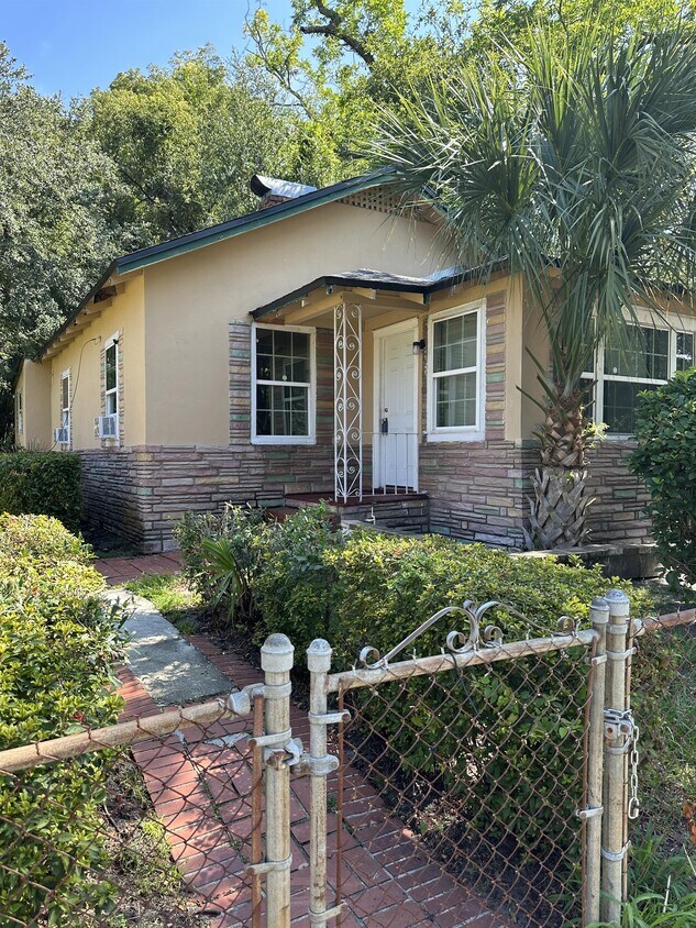 Foto principal - 1109 W 31st St