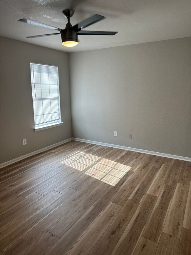 Foto del edificio - 12015 Clifton Oaks Dr