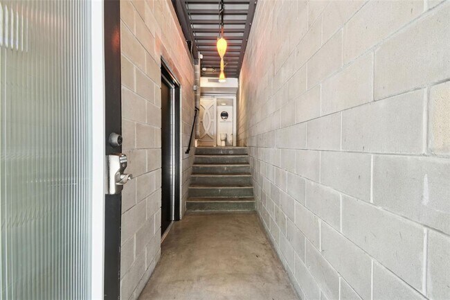 Foto del edificio - 1310 E Washington St