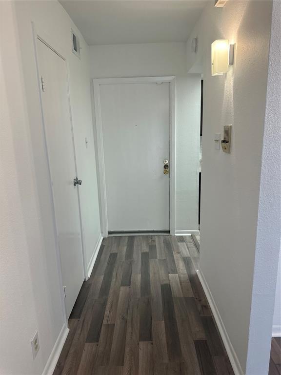 Foto del edificio - 2814 S Bartell Dr