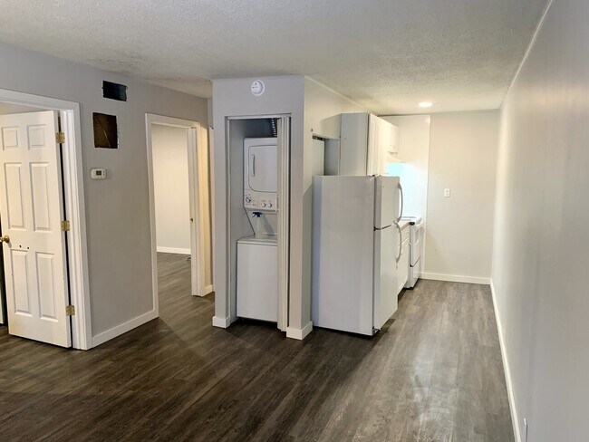 Building Photo - Manhattan 8-Plex