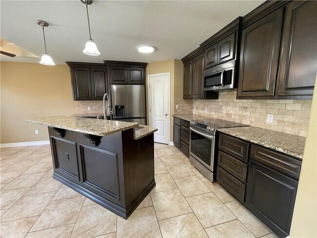 Building Photo - 7210 Lake Serenity Dr