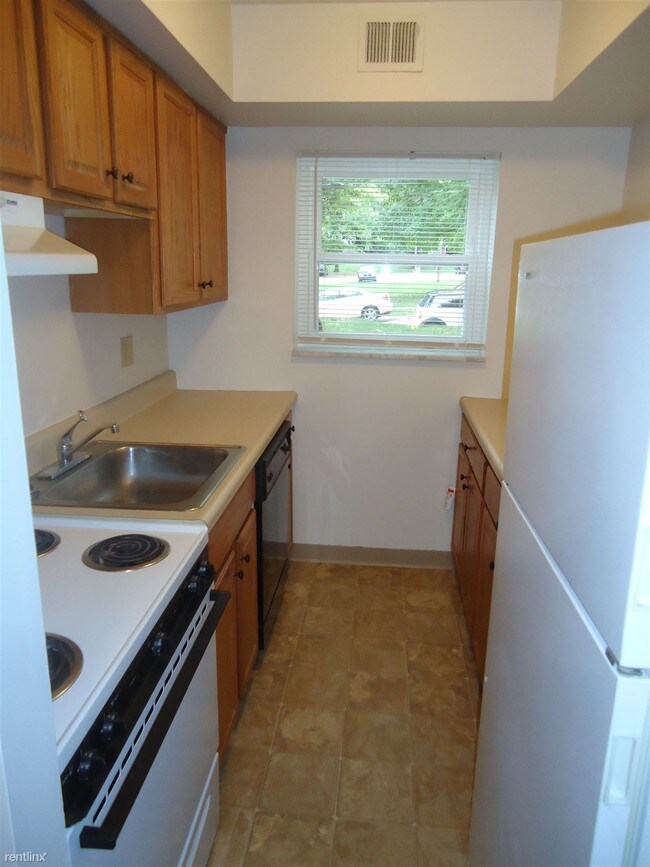 360 Maryland Ave Unit Apt 102, Oakmont, PA 15139 Condo for Rent in