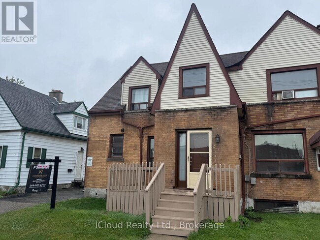 Photo du bâtiment - 1-1 Henderson Ave