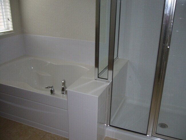 Foto del edificio - Beautiful 4 Bed and 3.5 bath home in Windermere