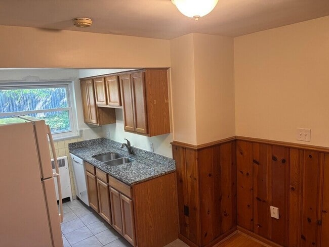 Building Photo - 3000 Linwood Ave