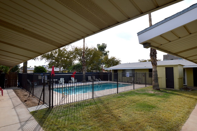 Building Photo - Palm Breeze Apartments