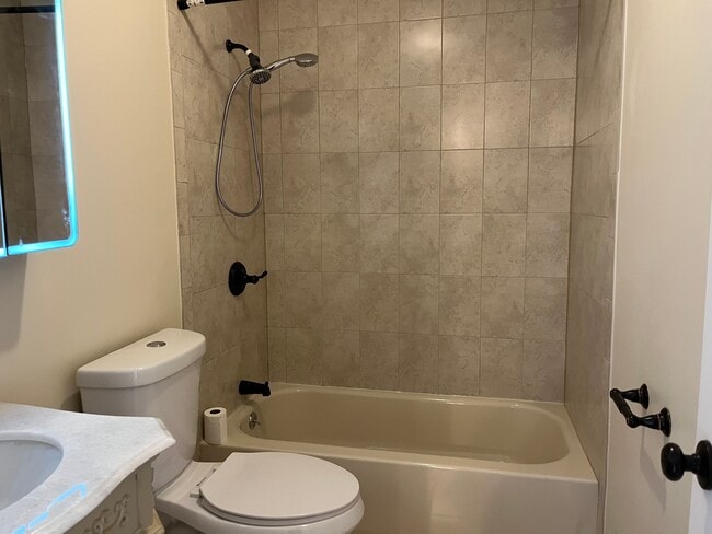 Foto del edificio - 410 Jericho Tpke