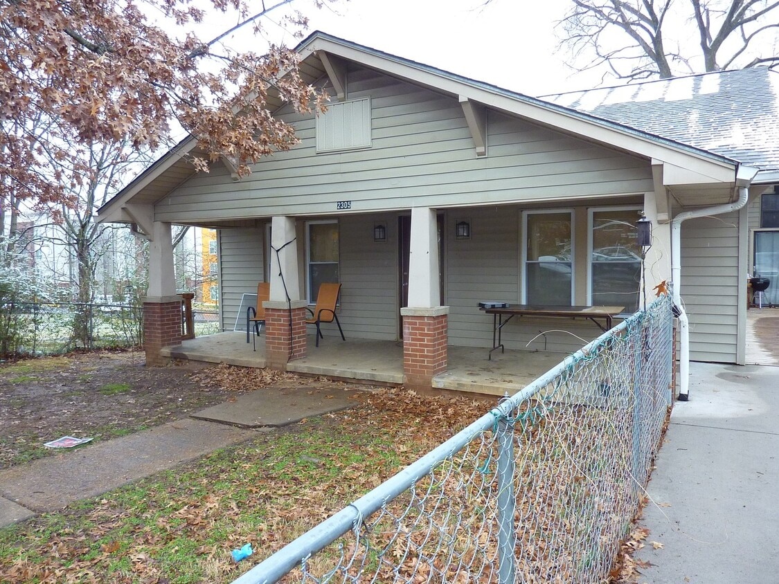 Primary Photo - 2305 Highland Ave