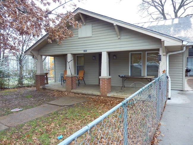 5BR/2BA Off-Campus Housing Near UTK - 5BR/2BA Off-Campus Housing Near UTK Townhome