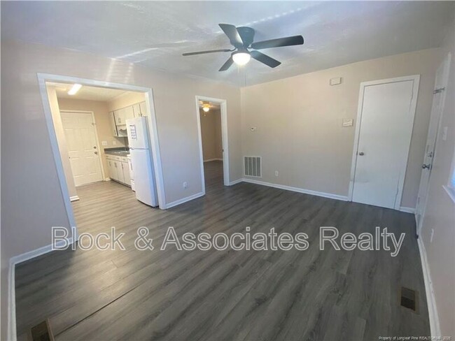 Building Photo - 4959 Fieldcrest Dr