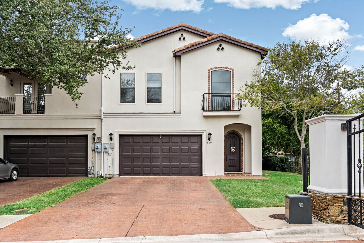 800 S 6th St, McAllen, TX 78501 Townhome Rentals in McAllen TX