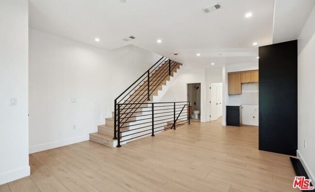 Foto del edificio - 438 E 28th St