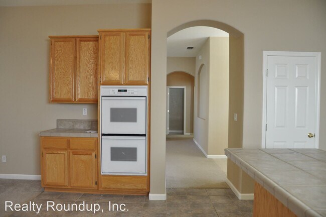 Building Photo - 4 br, 2.5 bath House - 9436 Winding River Way