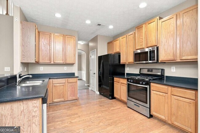 Building Photo - 75 Greenland Dr