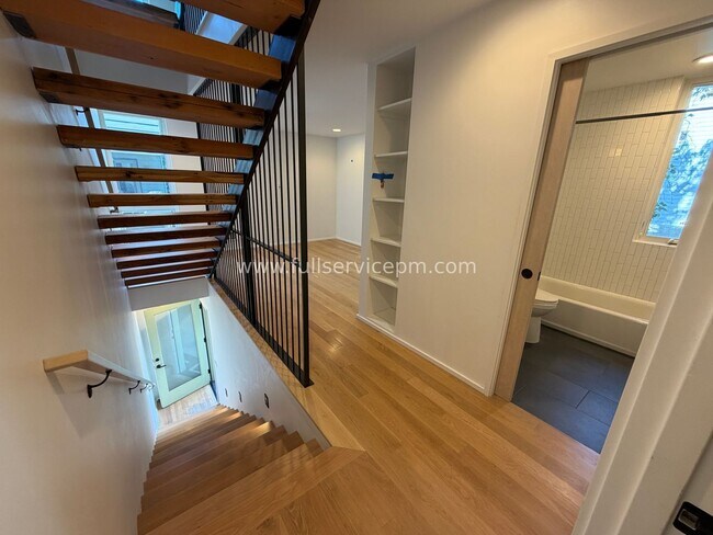 Building Photo - 7784 Highland Park Way SW