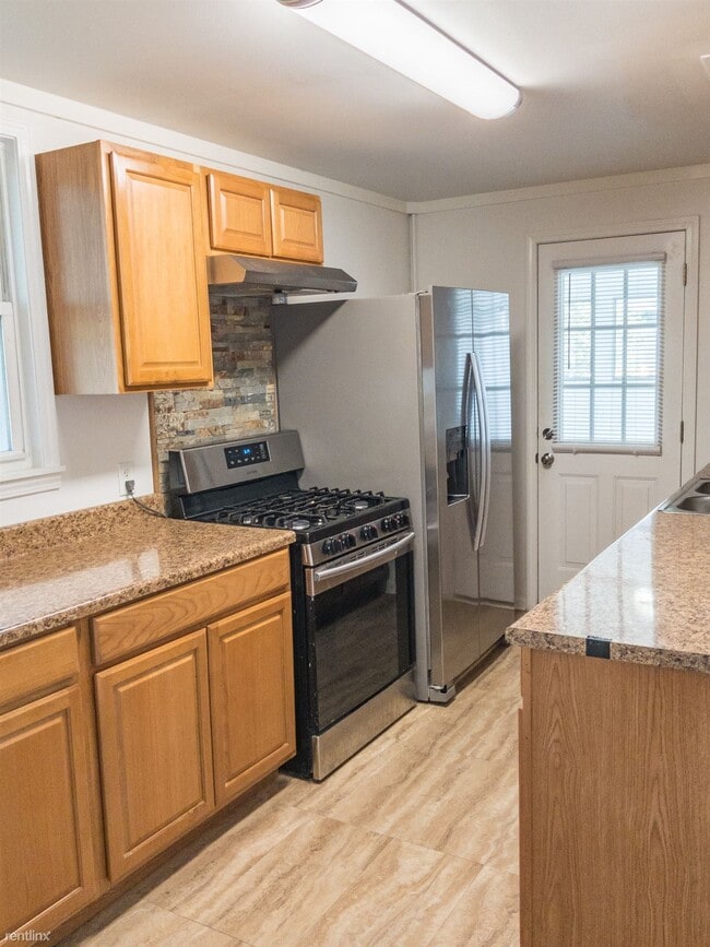 Building Photo - 3 br, 1 bath Triplex - 305 Twelve Mile Road 1