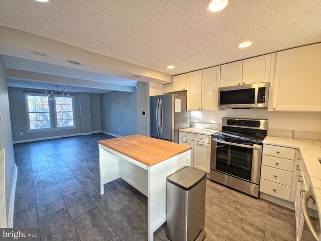 Building Photo - 1640 Fieldthorn Dr