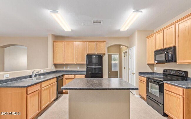 Building Photo - 45954 W Kristina Way