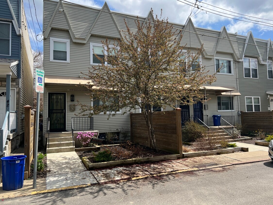 Building Photo - 418 Borland St