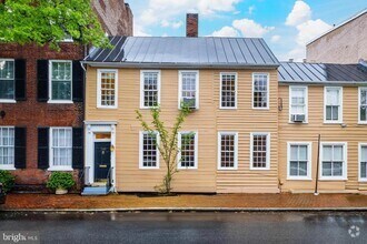 Building Photo - 126 S Fairfax St