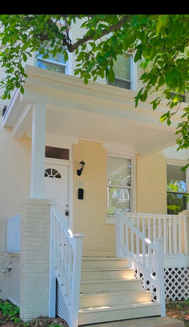 Building Photo - 636 Lamont St NW