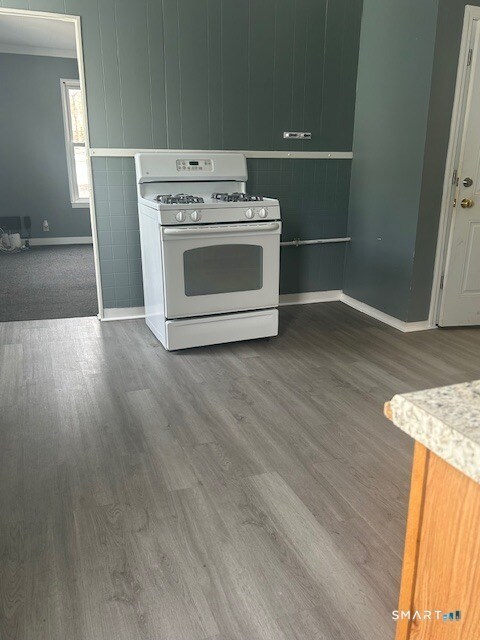 Foto del edificio - 20 Lounsbury Ave