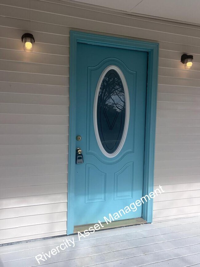 Building Photo - BEAUTIFUL HOME IN COVINGTON,TN!!! LOTS OF ...