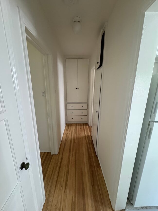 Hall - 1921 Talmadge St