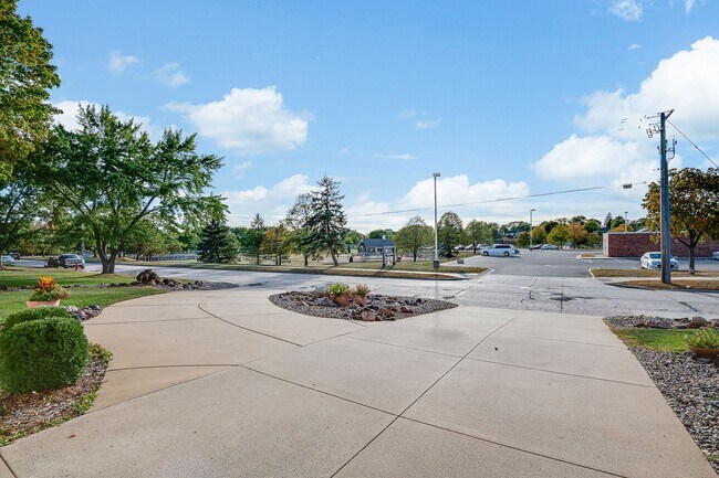 Building Photo - 7113 Cornelia Dr