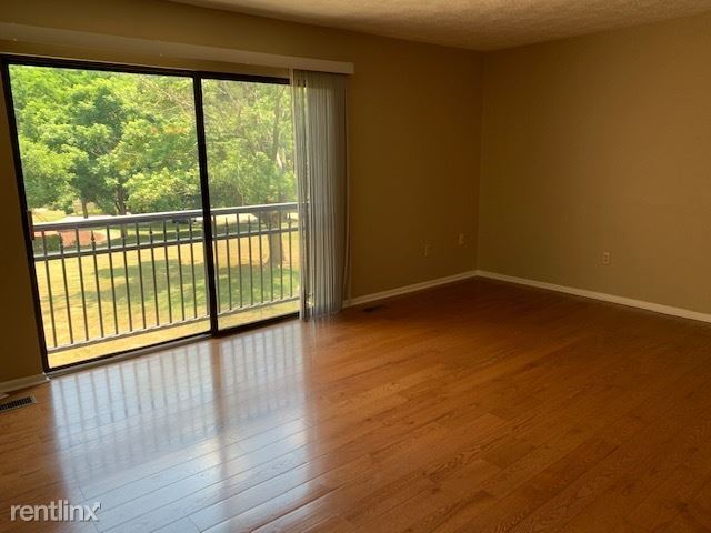 Building Photo - 3 br, 2.5 bath Townhome - 104 Williamsburg Ln