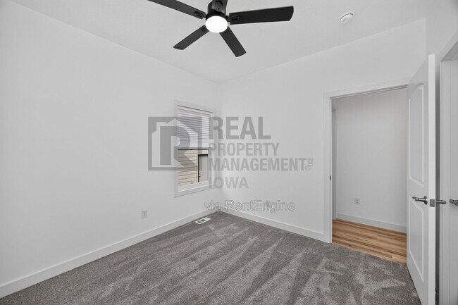 Foto del edificio - 8914 Hickory Dr