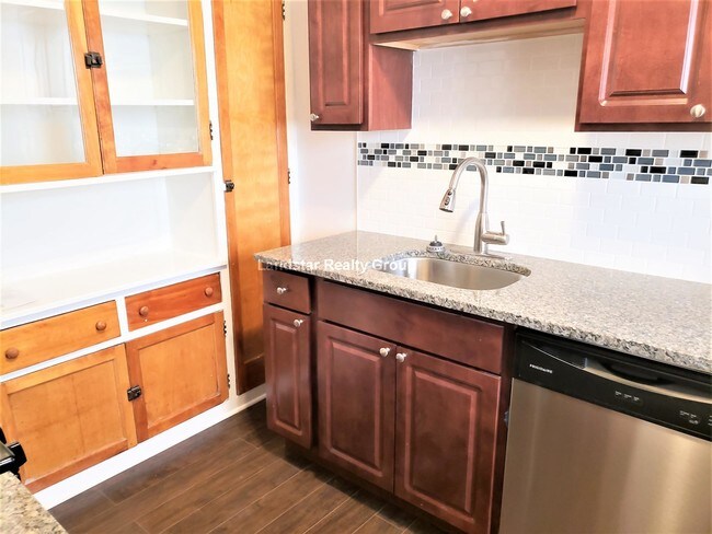 Building Photo - 4535 N Hamilton Ave