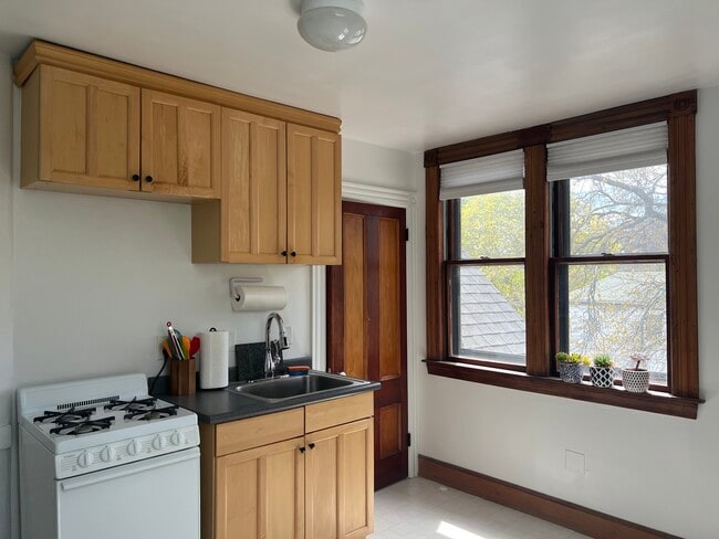 Building Photo - 83 Orchard St Building Photo - 83 Orchard St