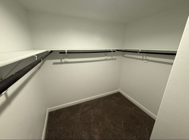 Building Photo - 701 Trinity Pk Trl