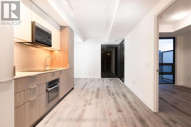 Photo du bâtiment - 28 Eastern Ave