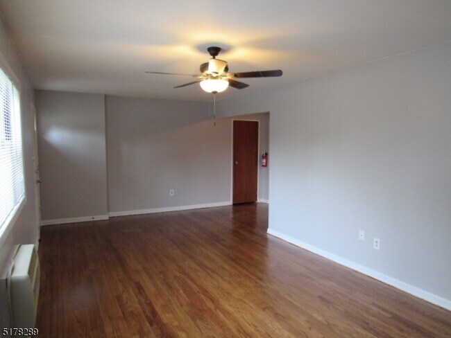 Foto del edificio - 1 Colonial Dr