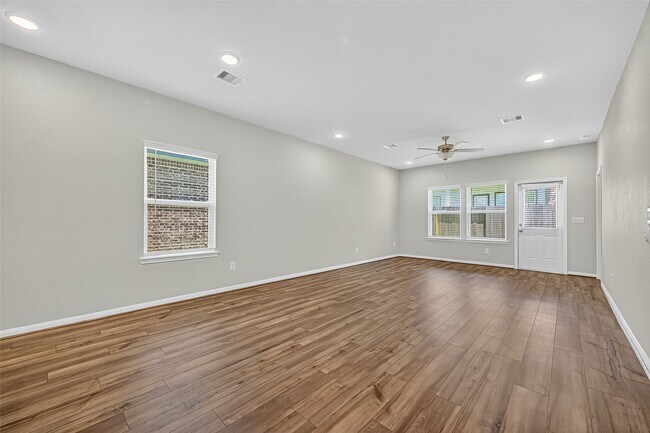 Foto del edificio - 8304 Bristlecone Pne Wy