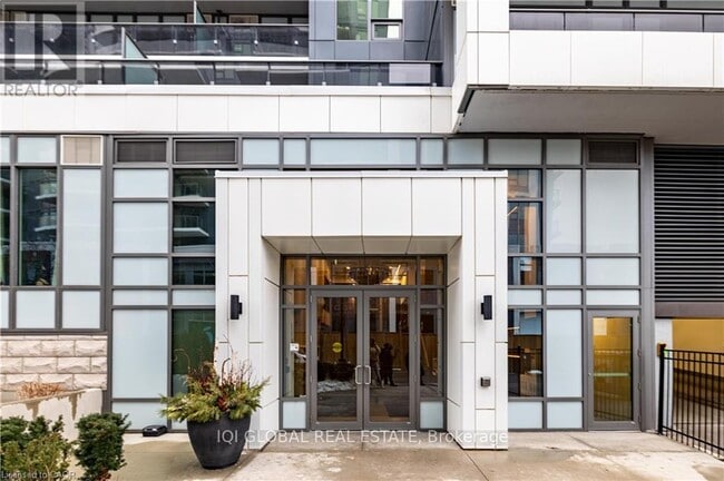 Building Photo - 73 Arthur St S