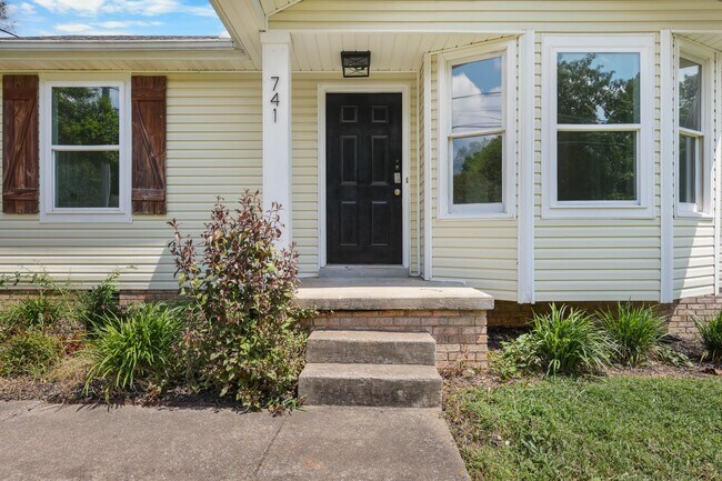 Foto del edificio - 741 Princeton Cir