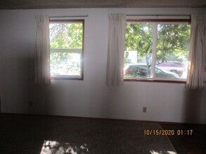 Building Photo - 411 W 15th Ave