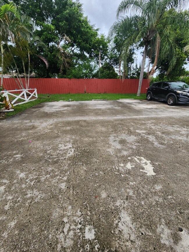 Building Photo - 2167 Laura Ln