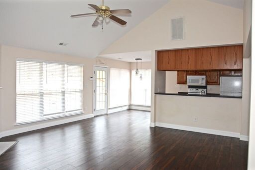 Building Photo - Beautiful Home with Spacious Open Floor Plan