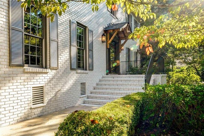 Foto del edificio - 325 Kelson Dr NW