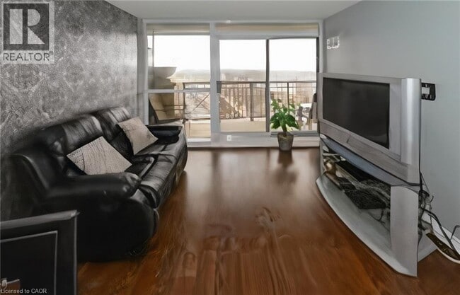 Photo du bâtiment - 2379 Central Park Dr