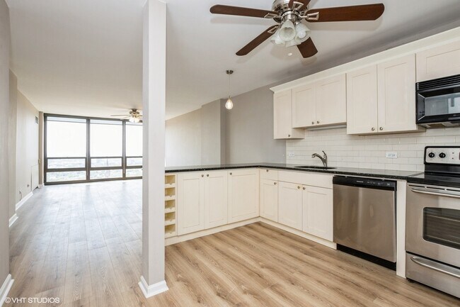 Foto del edificio - 1636 N Wells St
