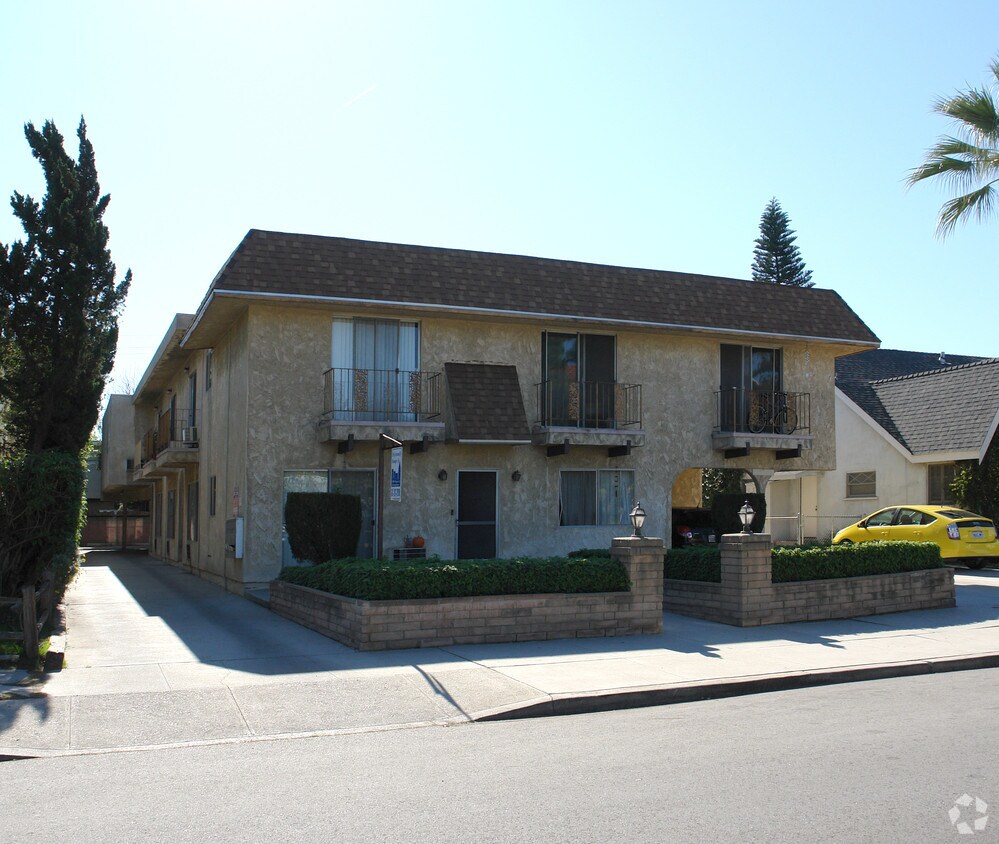 Foto principal - 10820 Morrison St