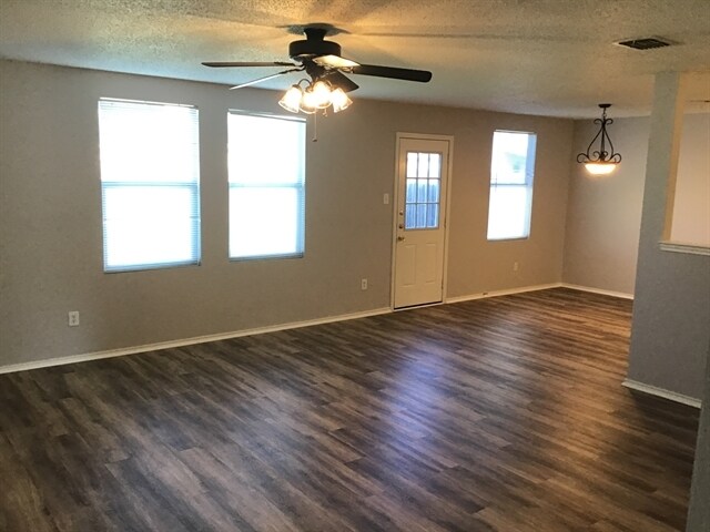 Building Photo - 1313 Cherokee Rose Ln